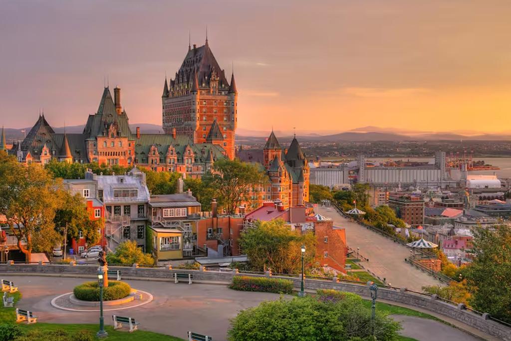Autotour Québec & Ontario 3* - 7