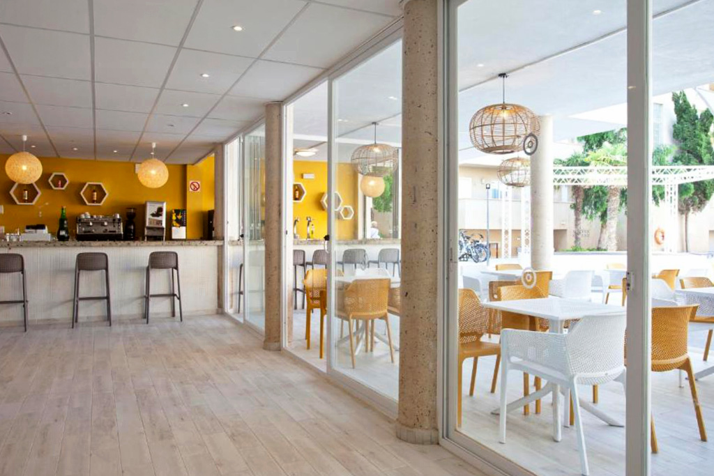 Hôtel & Apartamentos BJ Playamar 2*, Séjour Espagne & ses îles, Baléares, Majorque par Ôvoyages Hôtel & Apartamentos BJ Playamar 2*, Séjour Espagne & ses îles, Baléares, Majorque par Ôvoyages