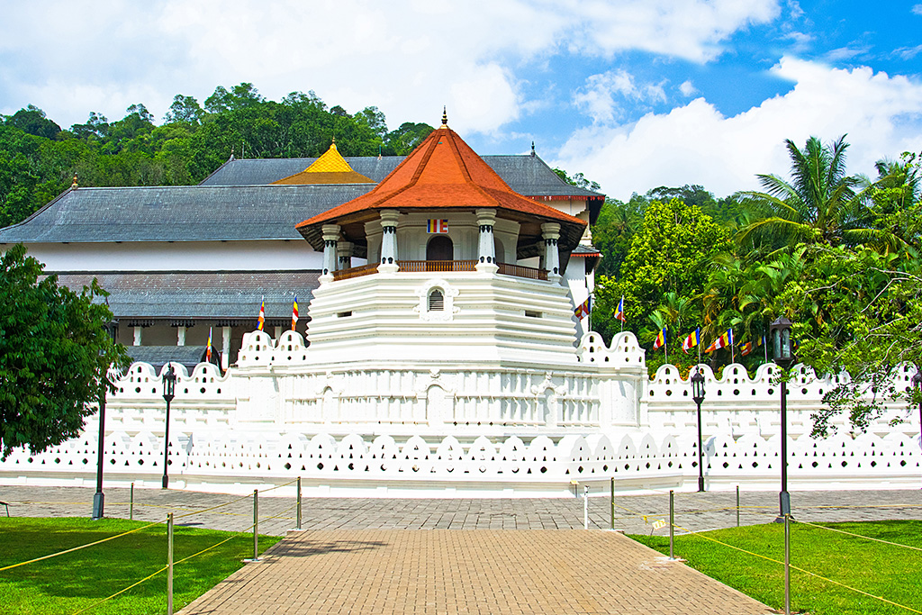 Circuit Balade Sri Lankaise en privatif 4* & dusitD2 Feydhoo Maldives 5* by Ôvoyages, Combiné Maldives par Ôvoyages Circuit Balade Sri Lankaise en privatif 4* & dusitD2 Feydhoo Maldives 5* by Ôvoyages, Combiné Maldives par Ôvoyages