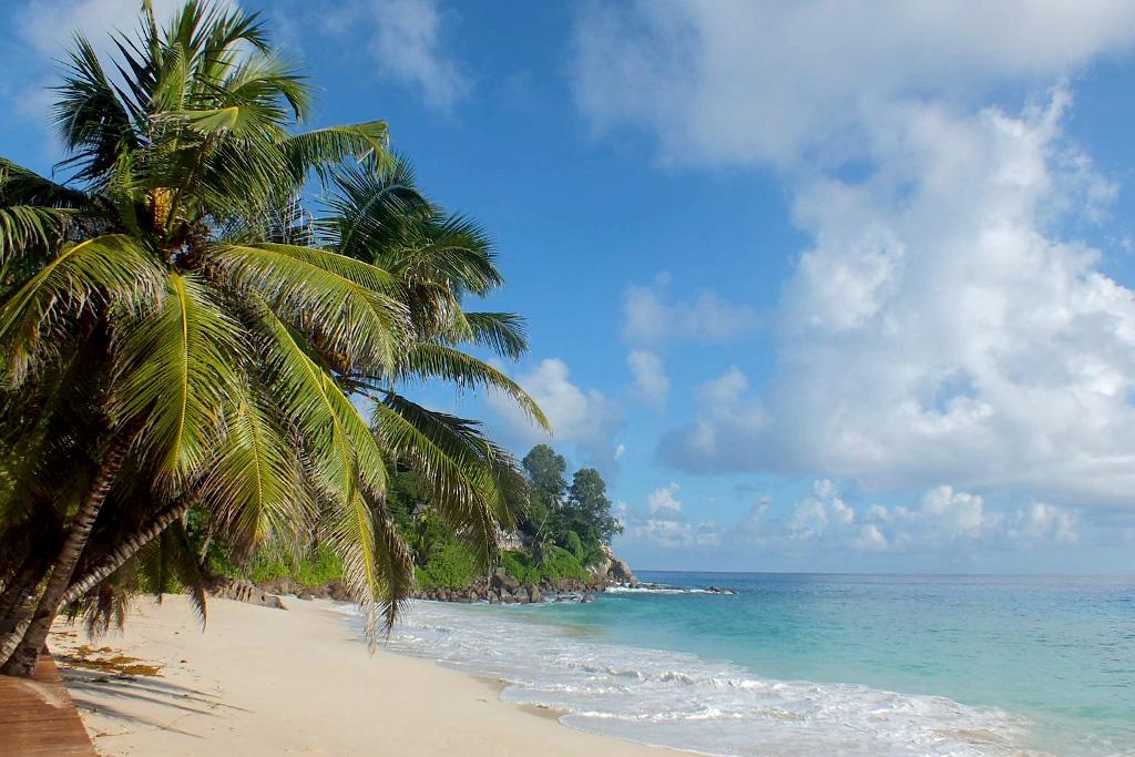 Carana Beach Hotel 4*, Séjour Seychelles, Mahé par Ôvoyages Carana Beach Hotel 4*, Séjour Seychelles, Mahé par Ôvoyages