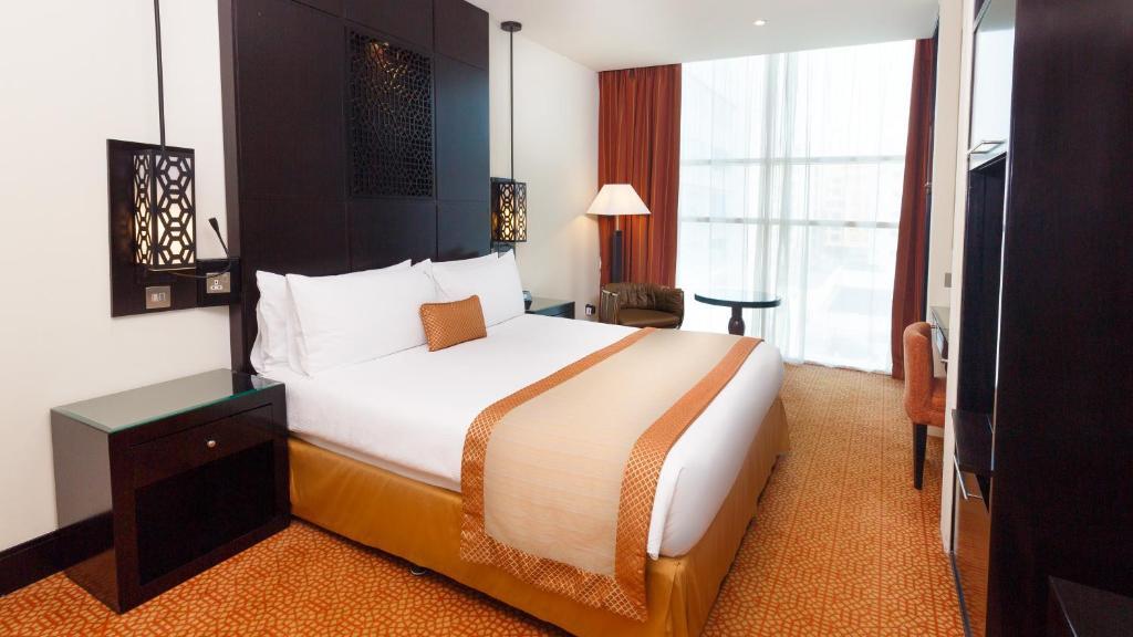 Holiday Inn Al Barsha 4* - 5
