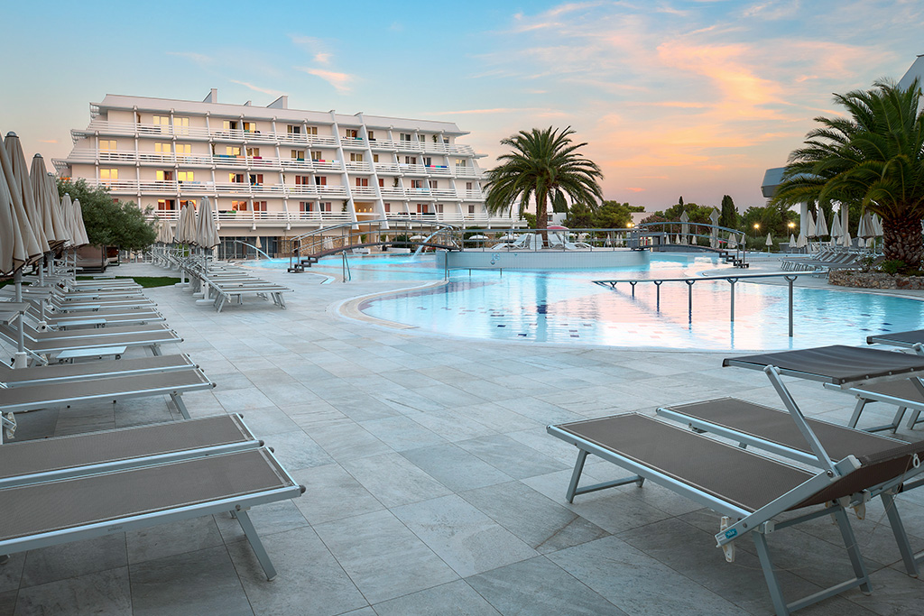 Olympia 4*