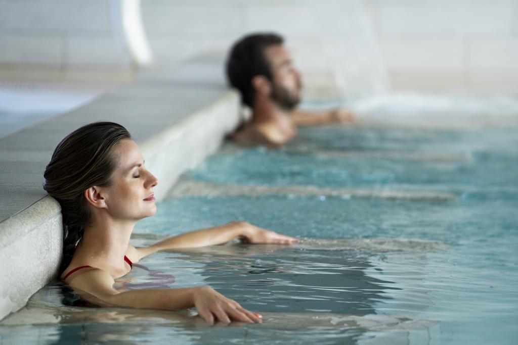 Bonnet de bain : en Loire-Atlantique, chaque piscine a sa politique