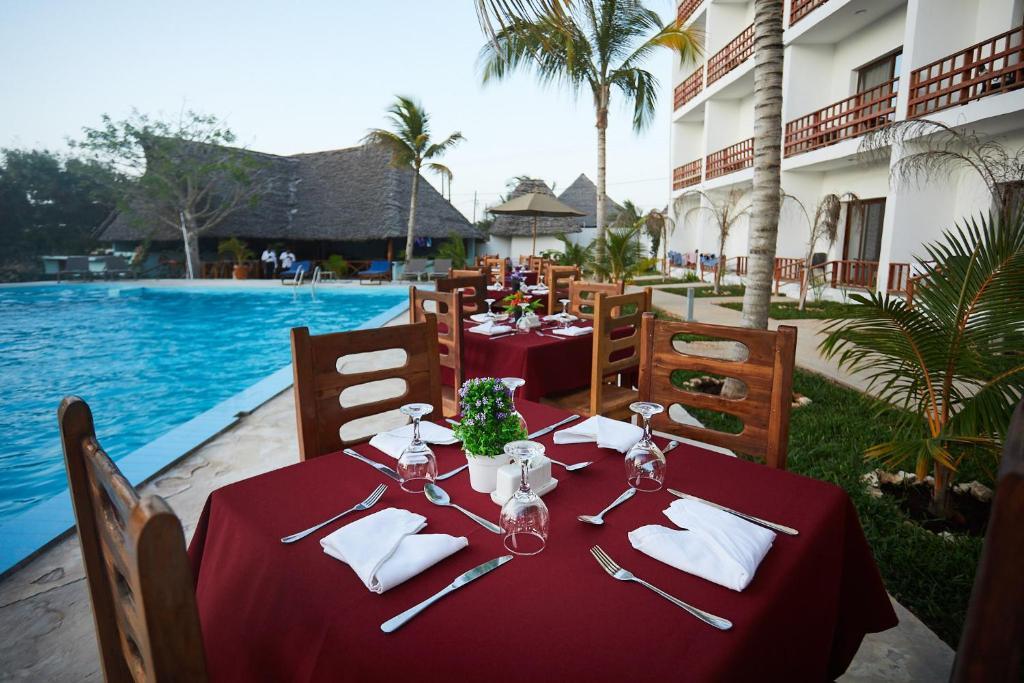 Hôtel Malika Nungwi 4* & Safari 2 Nuits, Séjour Tanzanie, Zanzibar par Ôvoyages Hôtel Malika Nungwi 4* & Safari 2 Nuits, Séjour Tanzanie, Zanzibar par Ôvoyages