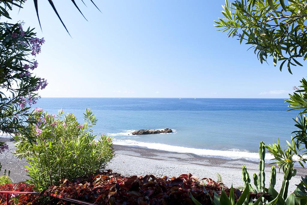 Hôtel Orca Praia 4* Adult Only +18, Séjour Portugal, Madère, Île de Madère par Ôvoyages Hôtel Orca Praia 4* Adult Only +18, Séjour Portugal, Madère, Île de Madère par Ôvoyages