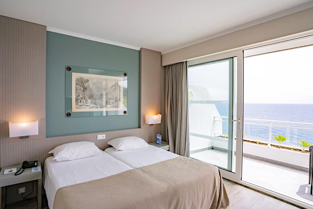 Hôtel Orca Praia 4* Adult Only +18, Séjour Portugal, Madère, Île de Madère par Ôvoyages Hôtel Orca Praia 4* Adult Only +18, Séjour Portugal, Madère, Île de Madère par Ôvoyages