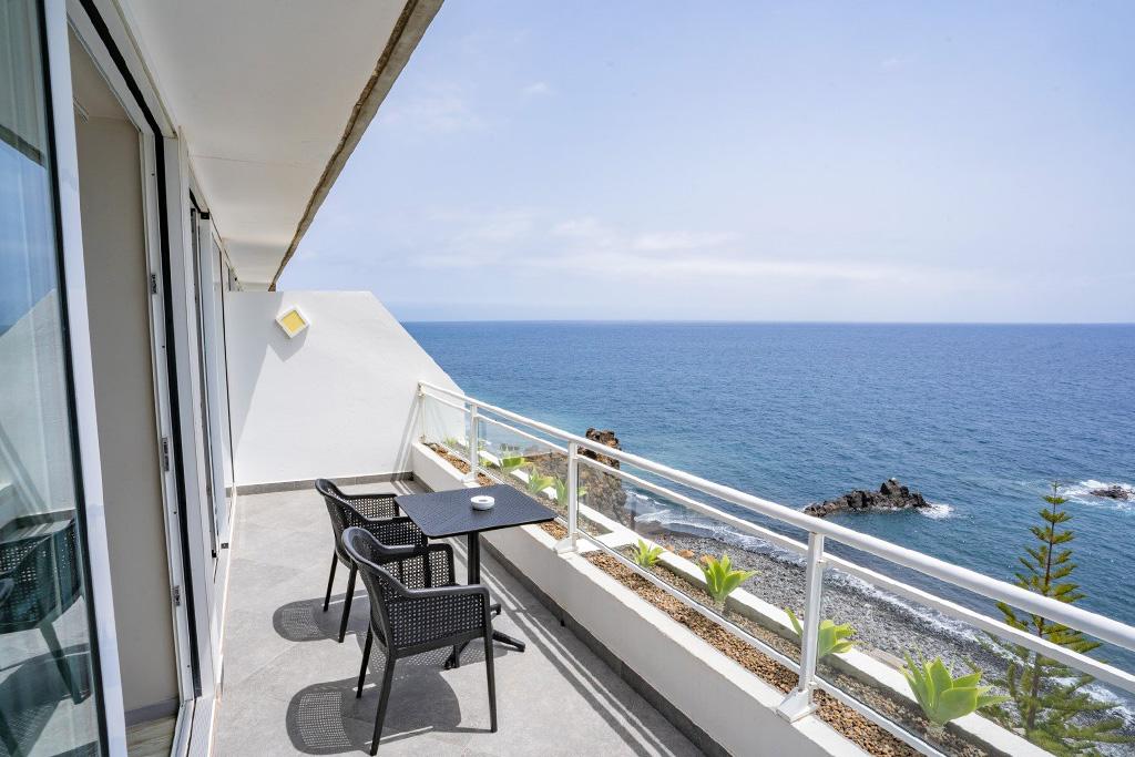 Hôtel Orca Praia 4* Adult Only +18, Séjour Portugal, Madère, Île de Madère par Ôvoyages Hôtel Orca Praia 4* Adult Only +18, Séjour Portugal, Madère, Île de Madère par Ôvoyages