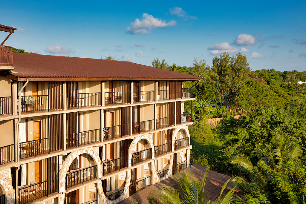 Hôtel Palumbo Waves Resort 4* + Safari 1 nuit, Combiné Tanzanie, Zanzibar par Ôvoyages Hôtel Palumbo Waves Resort 4* + Safari 1 nuit, Combiné Tanzanie, Zanzibar par Ôvoyages