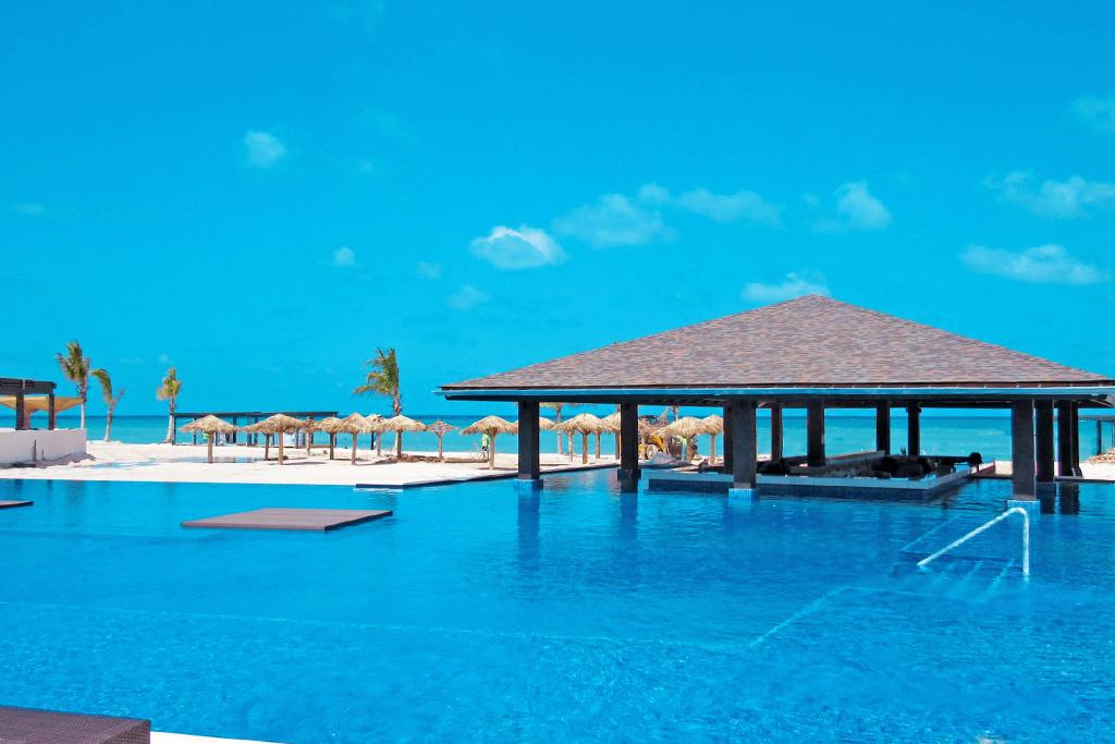 Royalton Blue Waters 5*