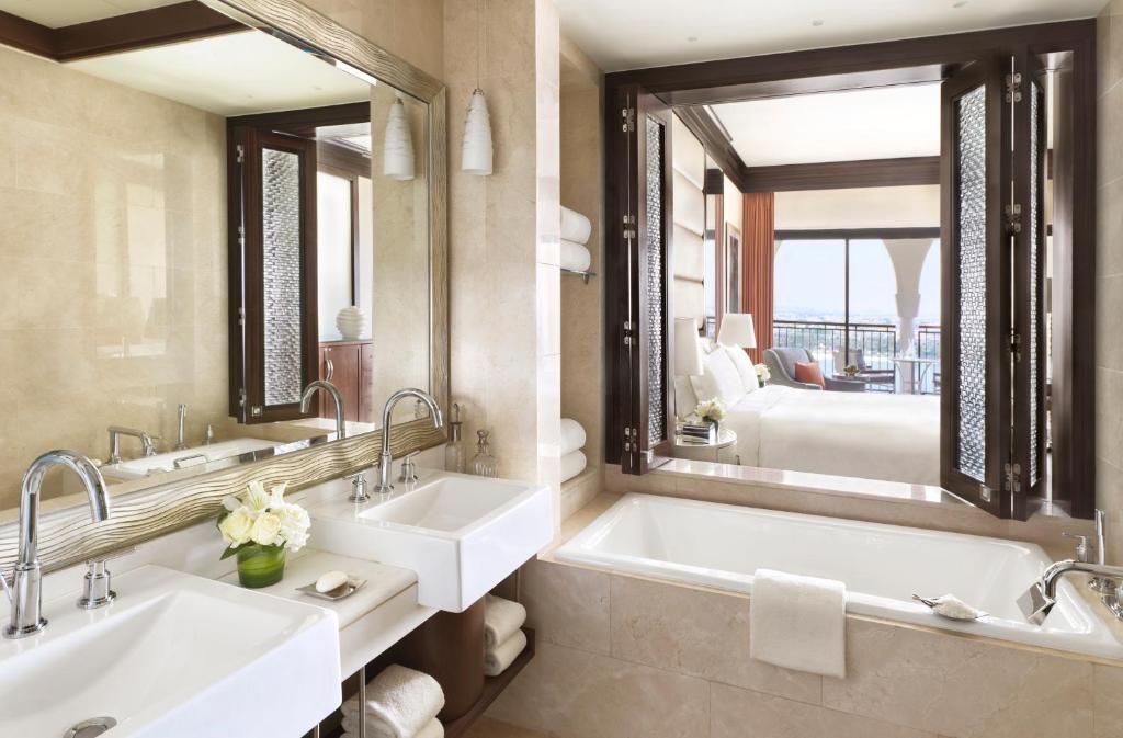Emirats Arabes Unis - Abu Dhabi - Hotel The Ritz Carlton Abu Dhabi, Grand Canal 5 *