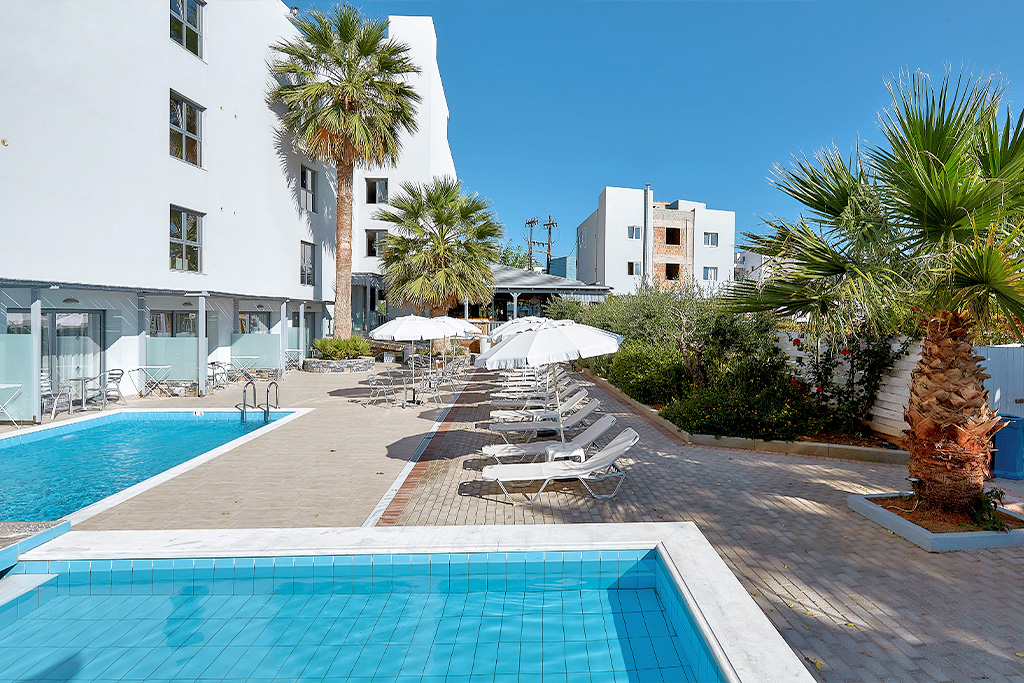 Pollis Hotel 4*