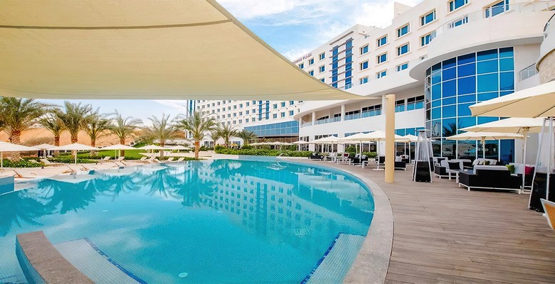 Ôcity Crowne Plaza Muscat OCEC 4*